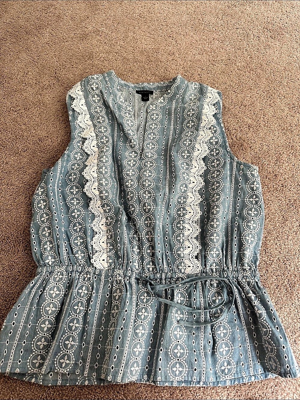 Ann Taylor Light Blue Eyelet Lace-Trim Sleeveless Peplum Top Blue & White Medium